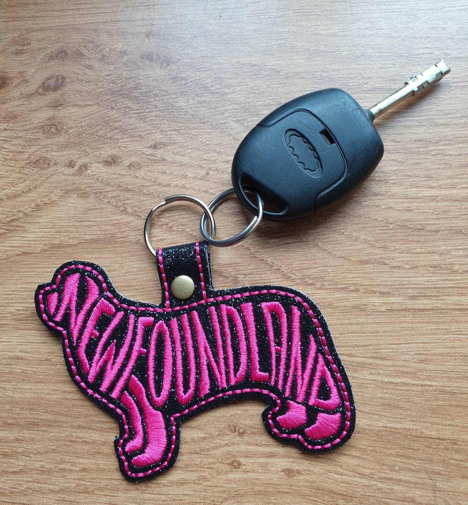 Embroidered Newfoundland Dog Keyring: Vinyl Key Fob