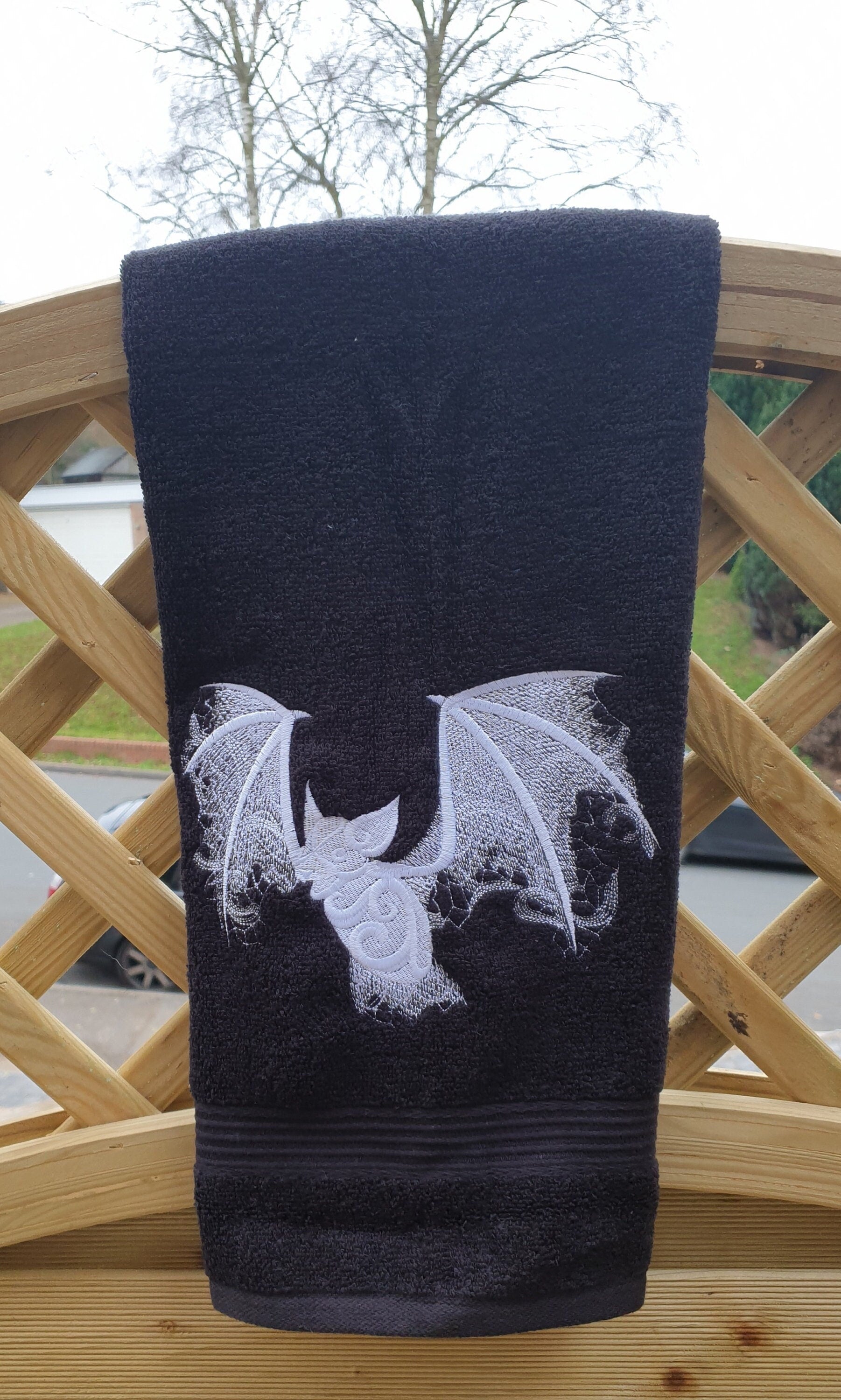 Bat Embroidery Hand Towel: Gothic Halloween Bathroom Decor