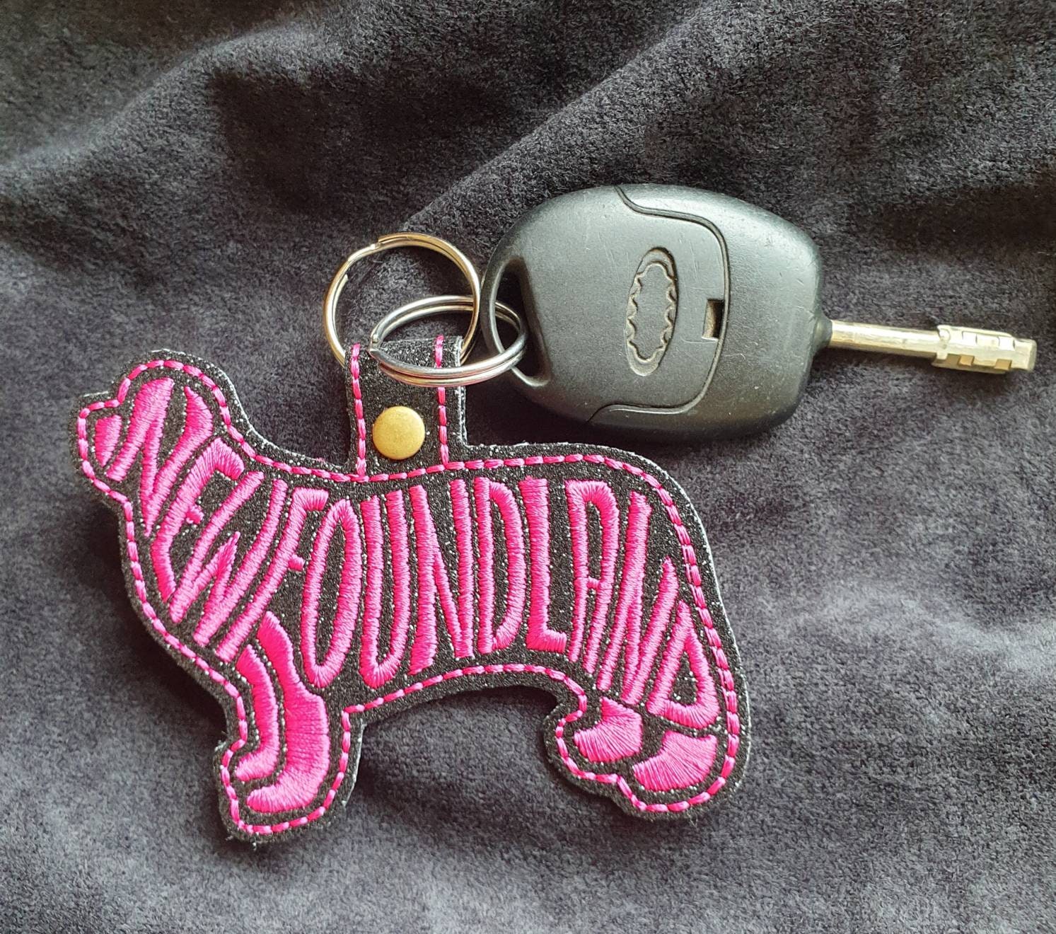 Embroidered Newfoundland Dog Keyring: Vinyl Key Fob