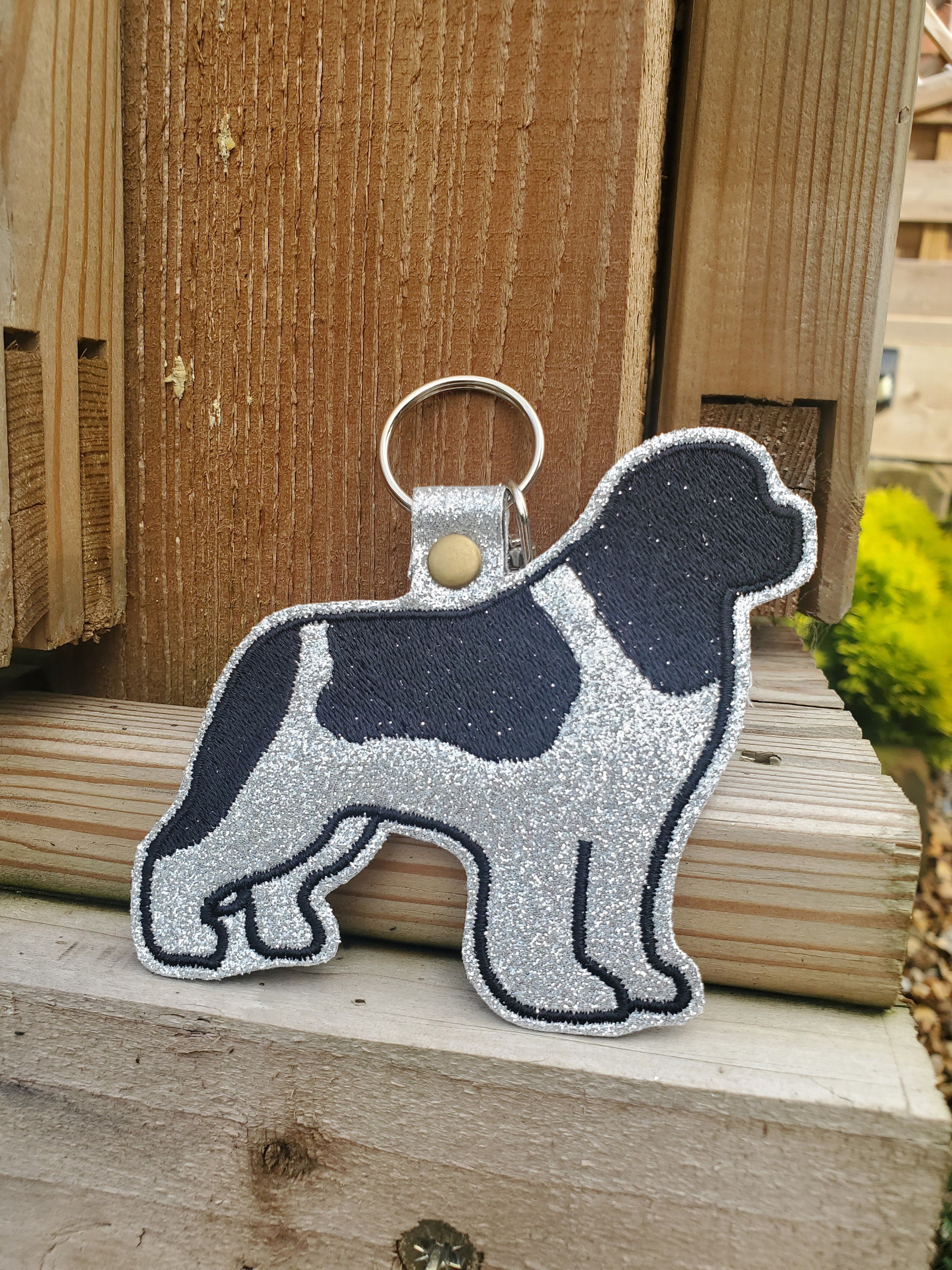 Embroidered Newfoundland Dog Keyring: Silver Glitter Vinyl Key Fob