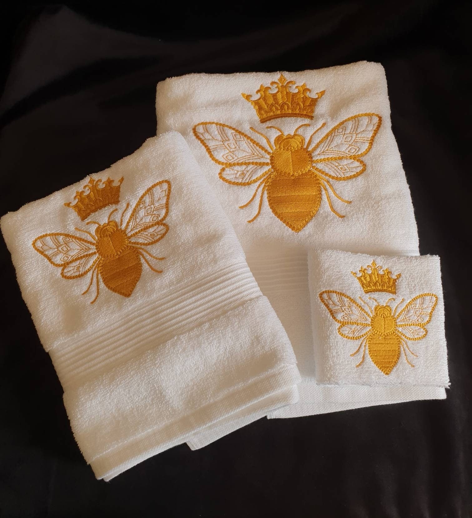 Embroidered Queen Bee Towels: Bathroom Decor